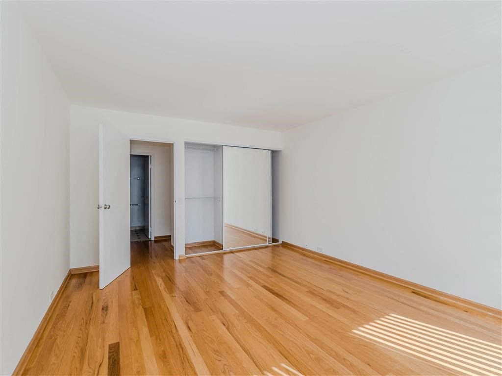 Group Fox - The Van Der Rohe - Bedroom