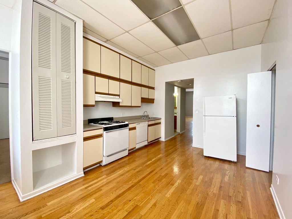 Fullerton Lofts - Kitchen