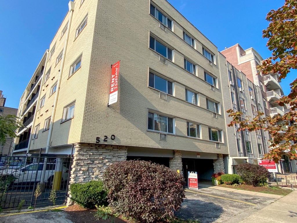520 Melrose Chicago apartments exterior