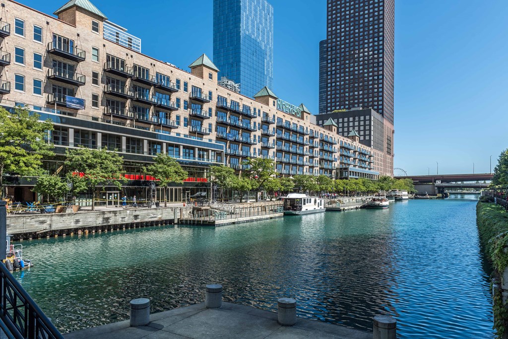 Streeterville Chicago Ogden Slip river view at Lofts at River East apartments