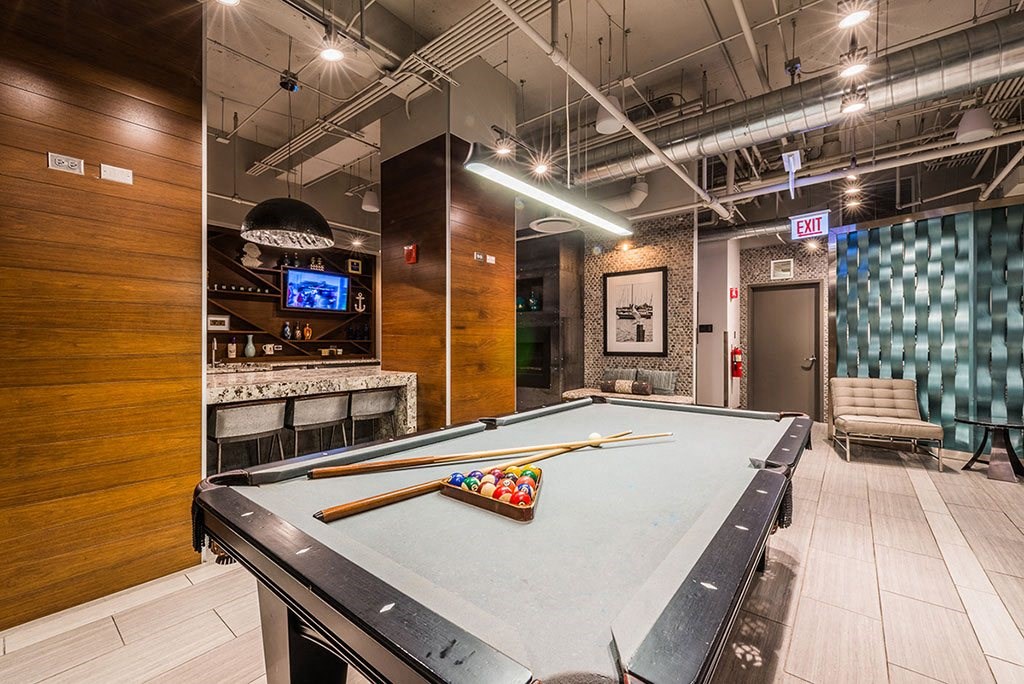 Axis Sky Deck, Sky Club