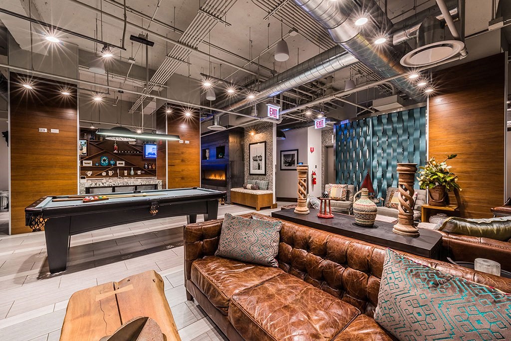 Axis Sky Deck, Sky Club