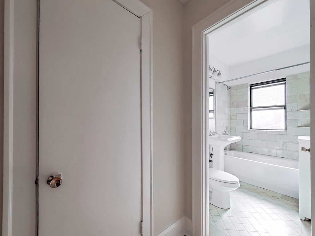 The Patricians Apartments Lincoln Park Chicago One Bedroom Apartment