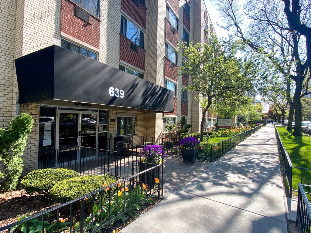 Grace Shores Apartments, 63955 W. Grace St., Chicago, IL RentCafe