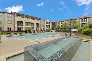 A large swimming pool with a fountain in the middle of it.