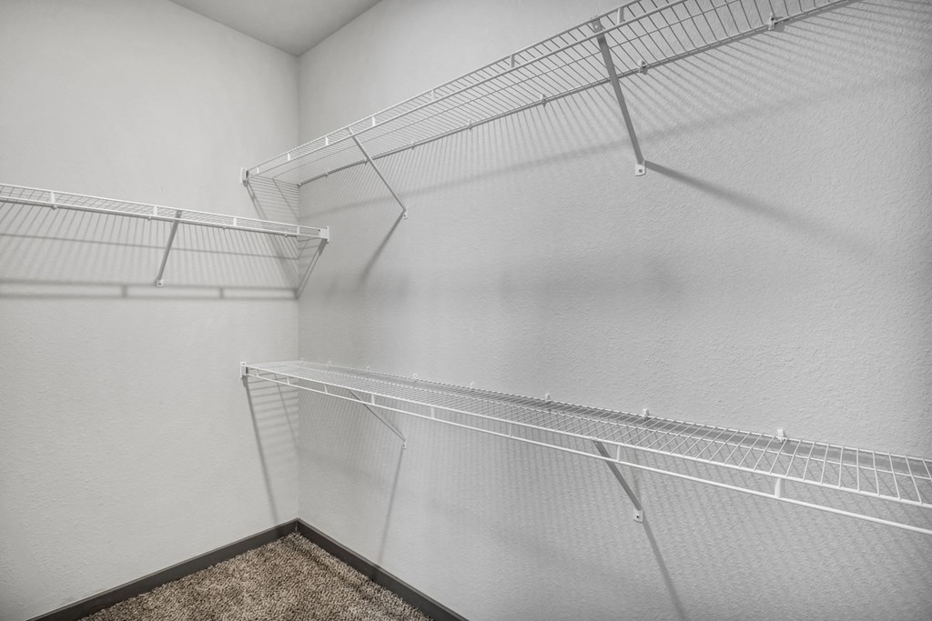 Closet¦Axis Hamilton Luxury Apartments