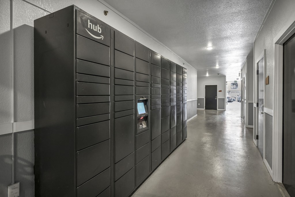 Package Lockers¦Axis Hamilton Luxury Apartments