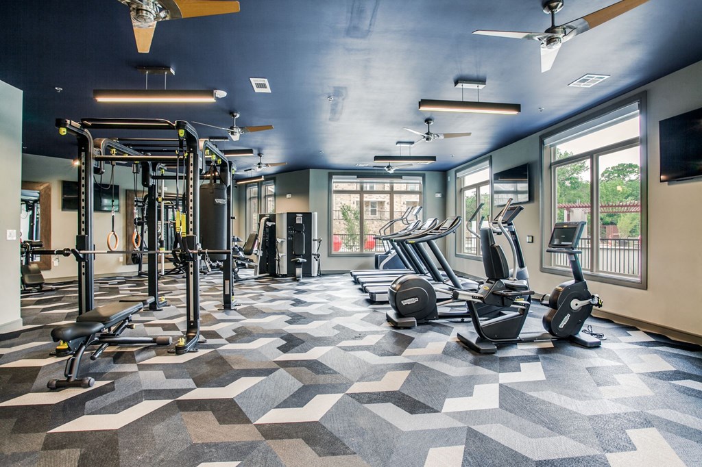the gym at the landing at pullman apartments in pullman mn