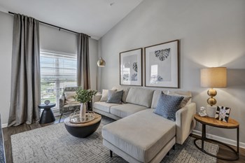 Two-Bedroom Apt 3|Kinsley Forest Apartments - Photo Gallery 4
