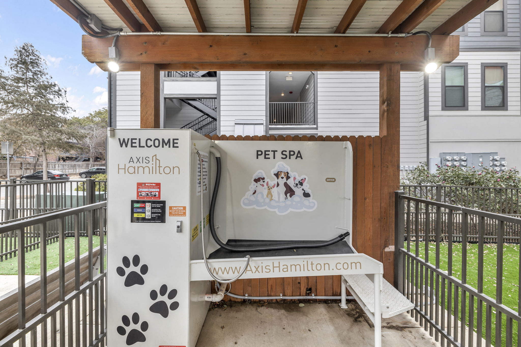Pet Wash¦Axis Hamilton Luxury Apartments