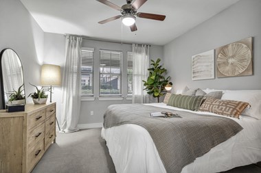 2400 Fort Worth Ave 1-3 Beds Apartment for Rent - Photo Gallery 3