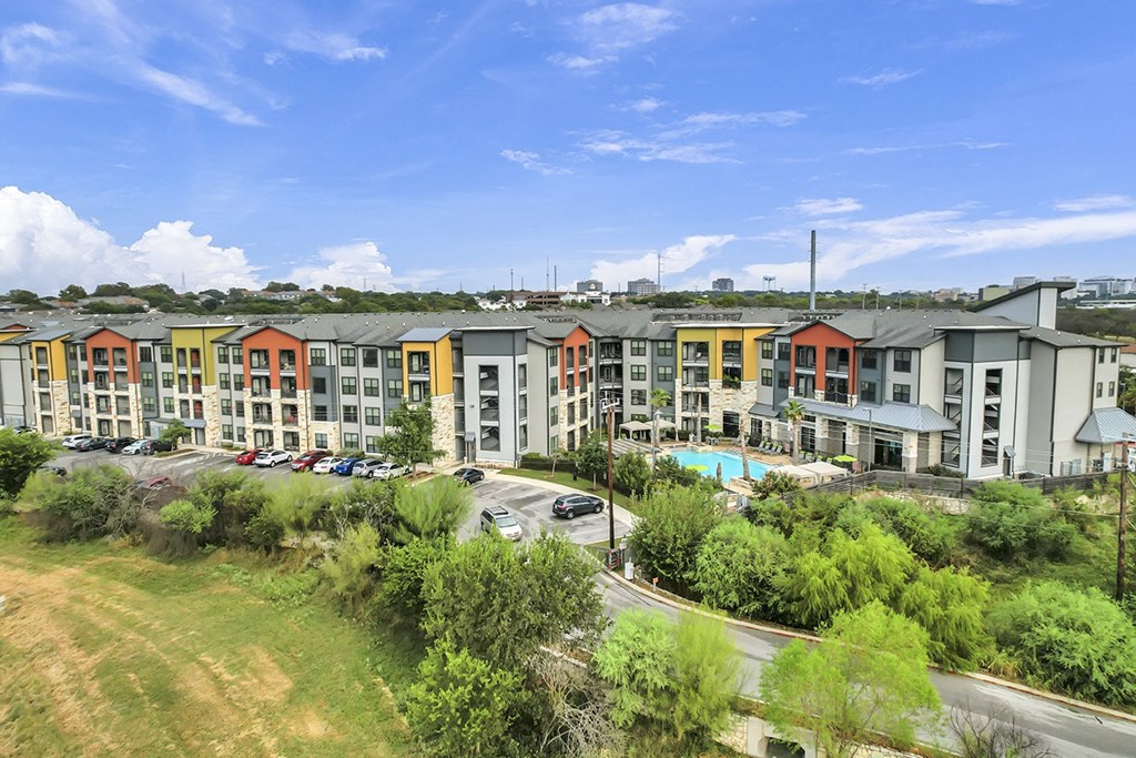 Property Exterior¦Axis Hamilton Luxury Apartments