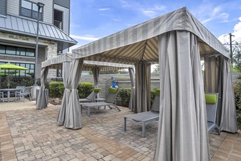 Cabanas¦Axis Hamilton Luxury Apartments - Photo Gallery 4