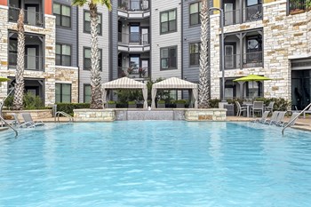 Resort-Style Pool¦Axis Hamilton Apartments - Photo Gallery 2