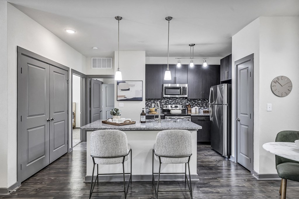 One-Bedroom Apt 12¦Axis Hamilton Luxury Apartments