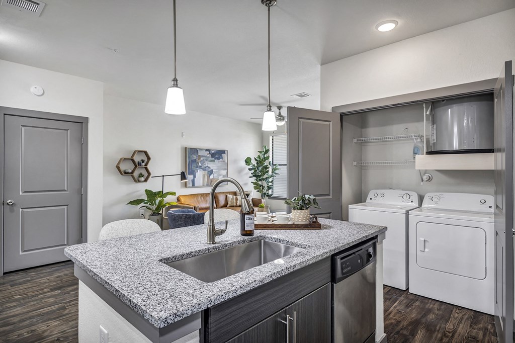 One-Bedroom Apt 6¦Axis Hamilton Luxury Apartments