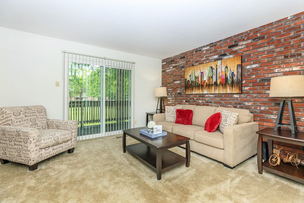 Whispering_Hills_Interior_2_St_Louis_MO