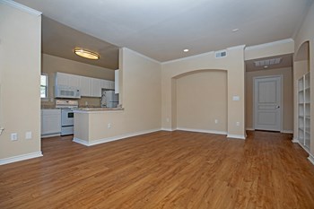 770 N IH-35 1-3 Beds Apartment for Rent - Photo Gallery 31