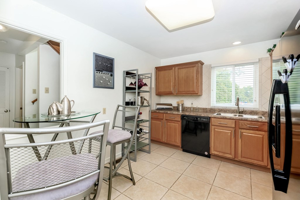 Whispering_Hills_Interior_1_St_Louis_MO