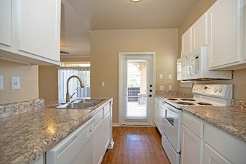 770 N IH-35 1-3 Beds Apartment for Rent - Photo Gallery 33