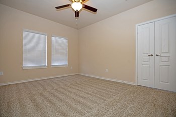 770 N IH-35 1-3 Beds Apartment for Rent - Photo Gallery 32