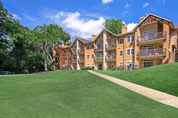 770 N IH-35 1-3 Beds Apartment for Rent - Photo Gallery 37