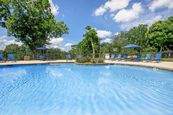 770 N IH-35 1-3 Beds Apartment for Rent - Photo Gallery 3