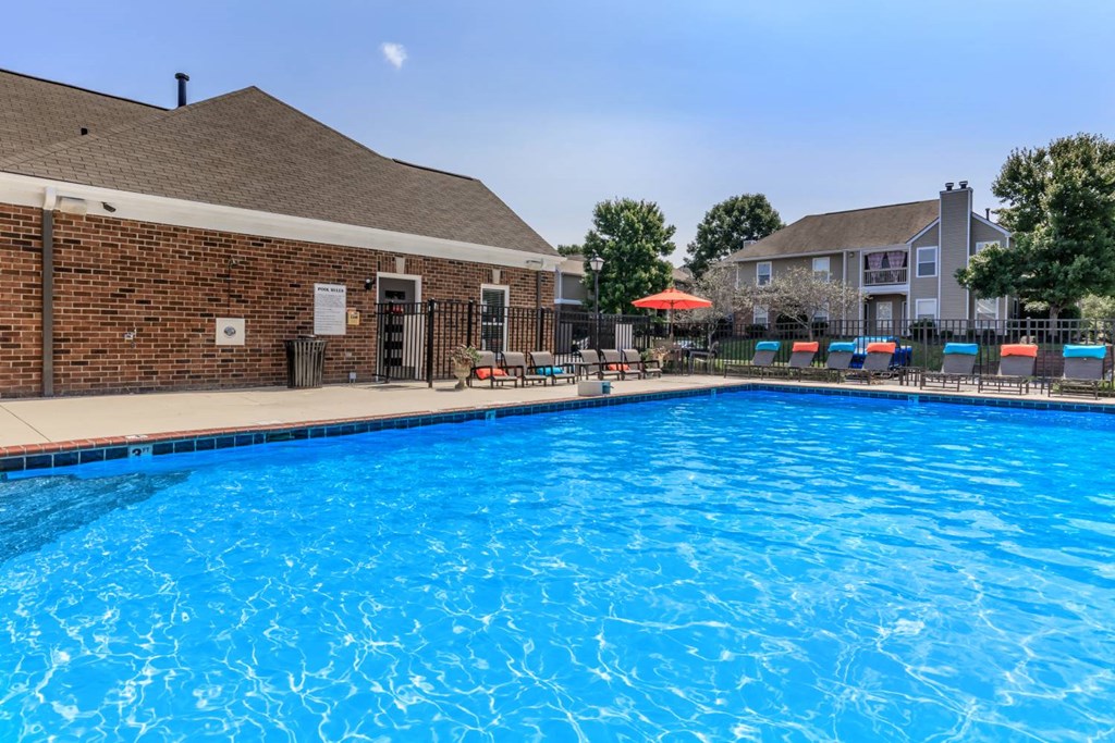 Fenwick_Place_Pool_8_Louisville_KY