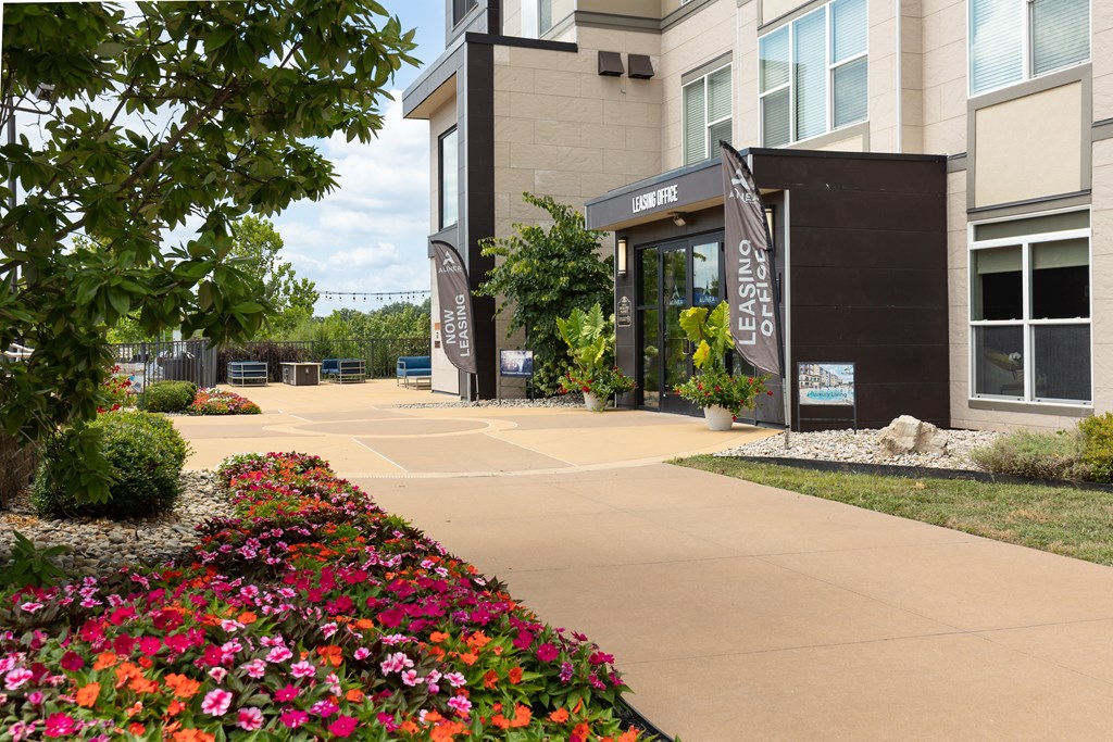 A building with clubhouse entrance  at Alinea Town and Country Luxury Apartments in Des Peres MO 63131.
