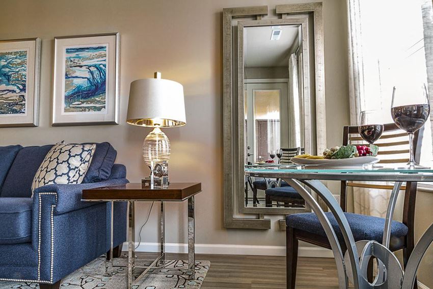 Alinea Town & Country Apartments, 12831 Daylight Dr, Des Peres, MO