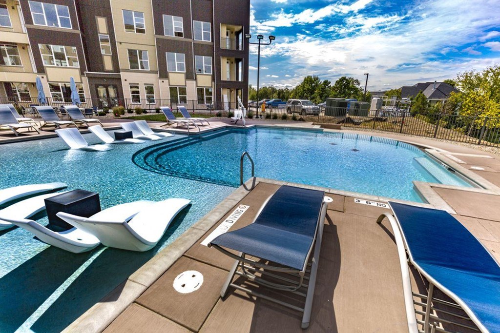 Alinea Town & Country Apartments, 12831 Daylight Dr, Des Peres, MO