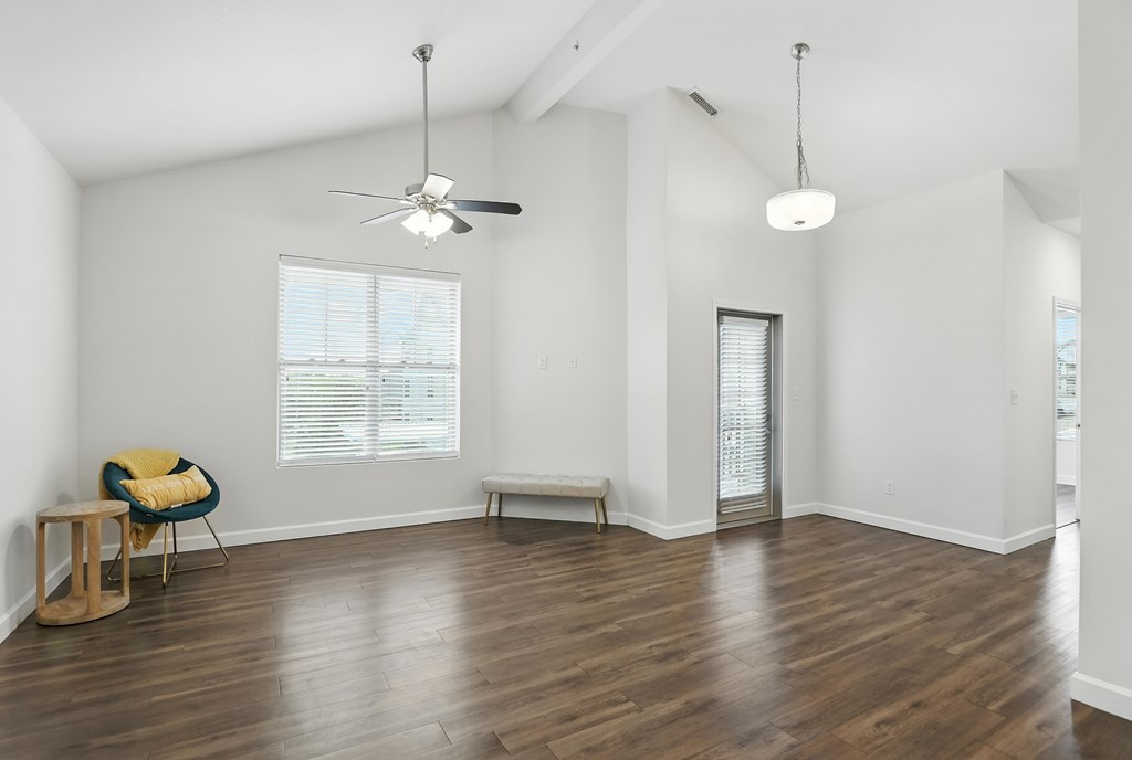 A room with a ceiling fan and a window with blinds at Bramblett Hills Luxury Apartments in O Fallon MO 63366