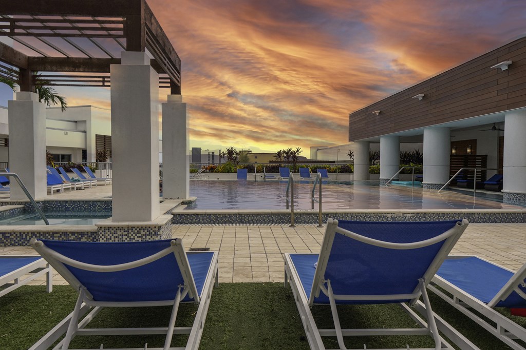 Hermitage_Apartments_Pool_8_Saint_Petersburg_FL