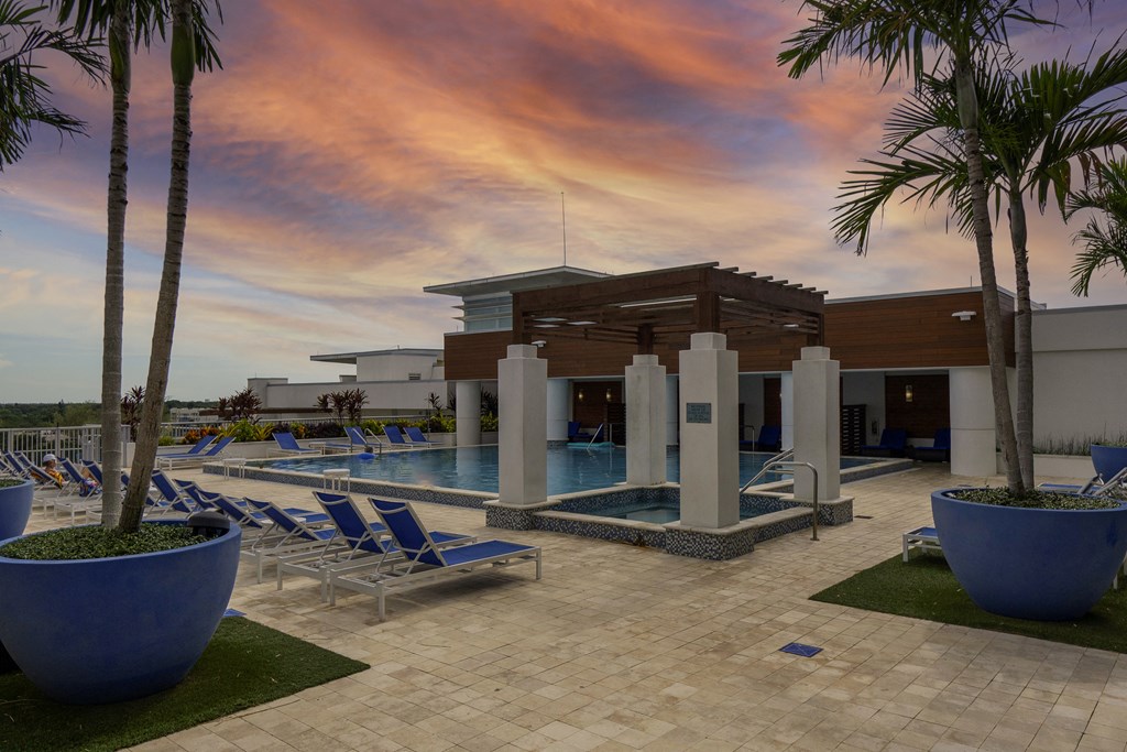 Hermitage_Apartments_Pool_7_Saint_Petersburg_FL