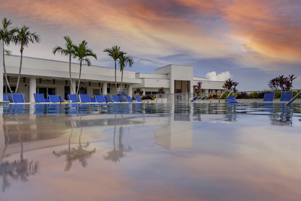 Hermitage_Apartments_Pool_4_Saint_Petersburg_FL