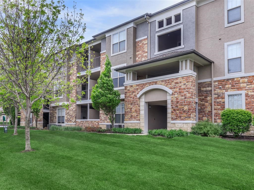 Corbin_Crossing_Exterior_23_Overland_Park_KS