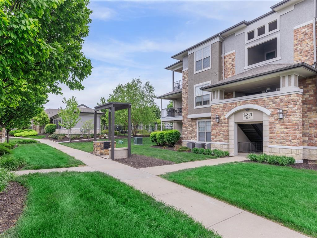 Corbin_Crossing_Exterior_19_Overland_Park_KS