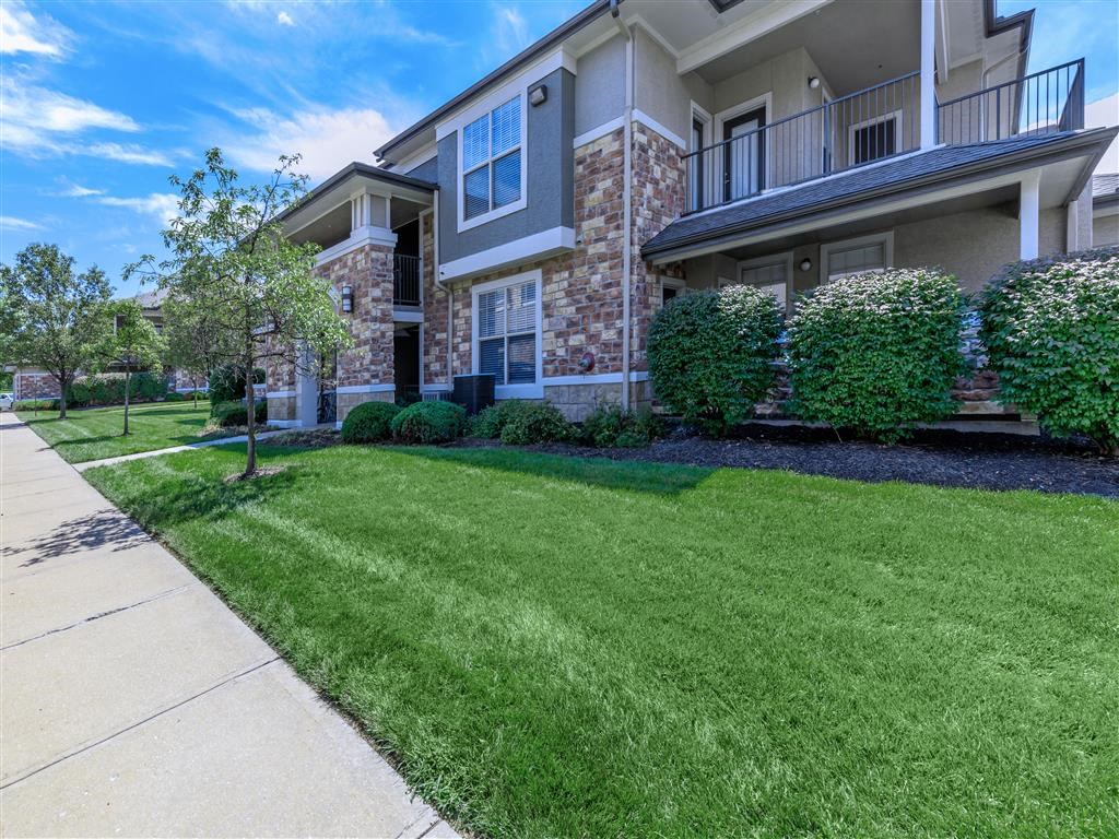 Corbin_Crossing_Exterior_12_Overland_Park_KS