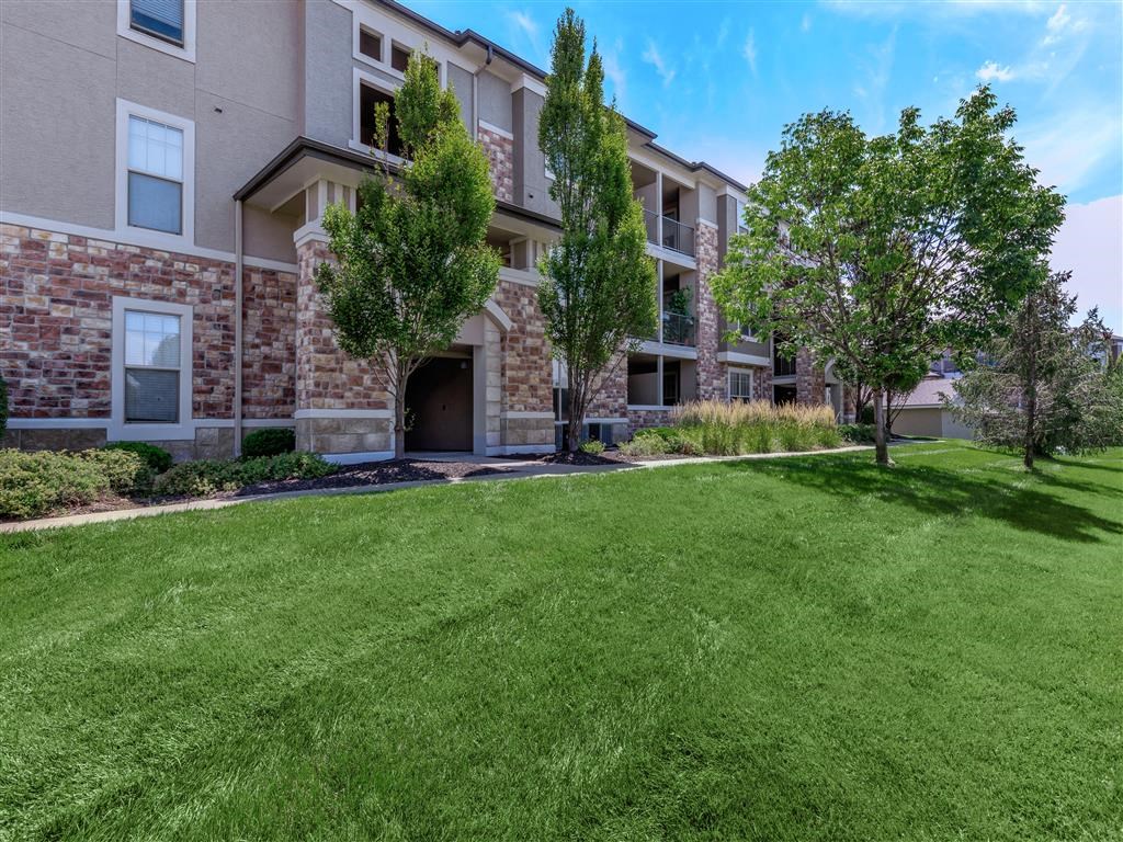 Corbin_Crossing_Exterior_10_Overland_Park_KS