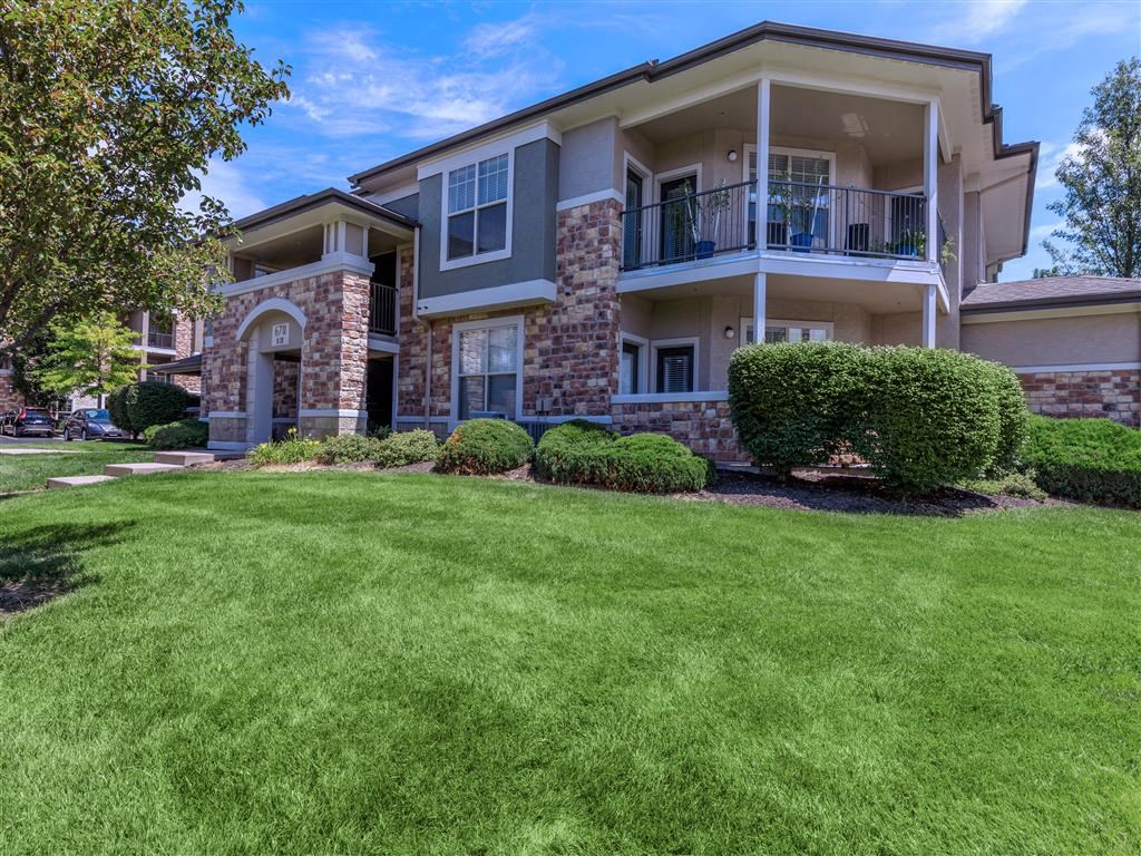 Corbin_Crossing_Exterior_8_Overland_Park_KS