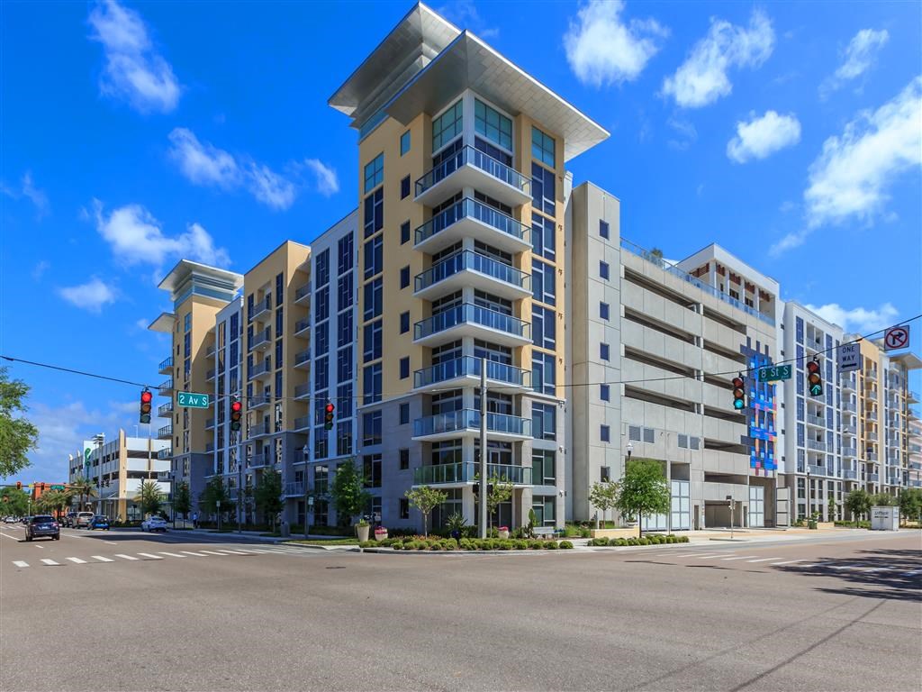 Hermitage_Apartments_Exterior_9_Saint_Petersburg_FL