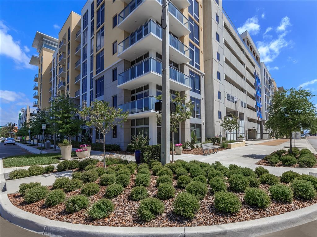 Hermitage_Apartments_Exterior_8_Saint_Petersburg_FL