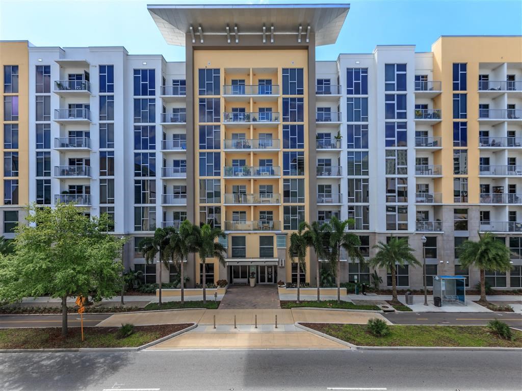 Hermitage_Apartments_Exterior_7_Saint_Petersburg_FL