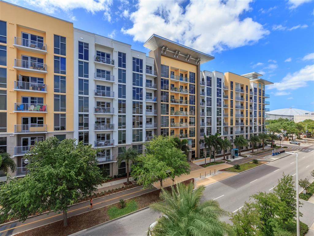 Hermitage_Apartments_Exterior_5_Saint_Petersburg_FL