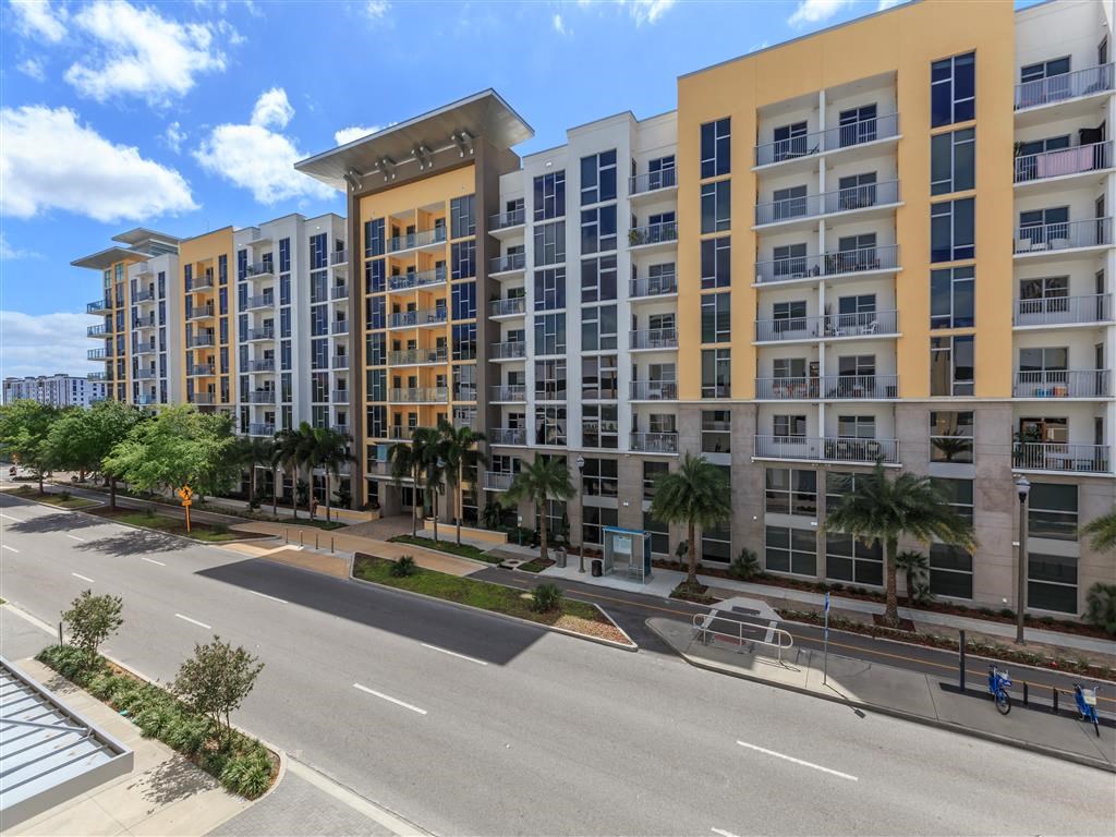 Hermitage_Apartments_Exterior_4_Saint_Petersburg_FL