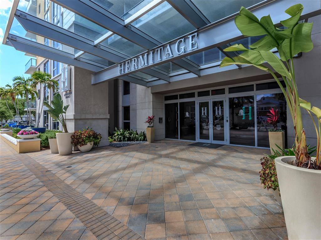 Hermitage_Apartments_Exterior_3_Saint_Petersburg_FL