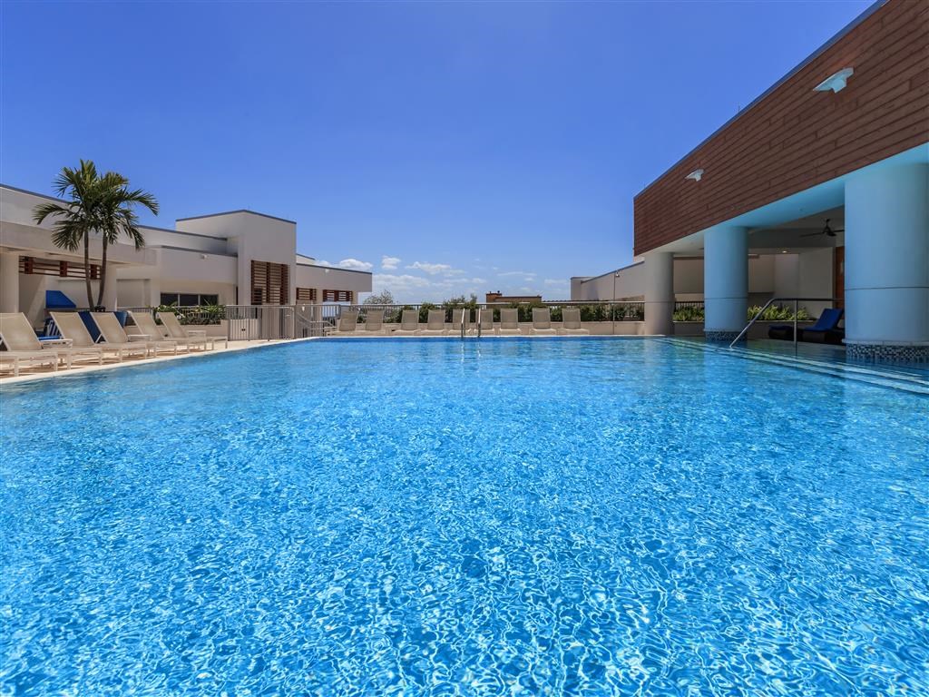 Hermitage_Apartments_Pool_11_Saint_Petersburg_FL