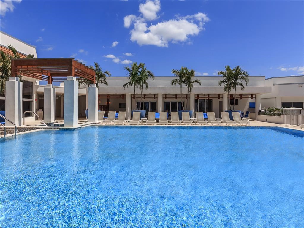 Hermitage_Apartments_Pool_10_Saint_Petersburg_FL