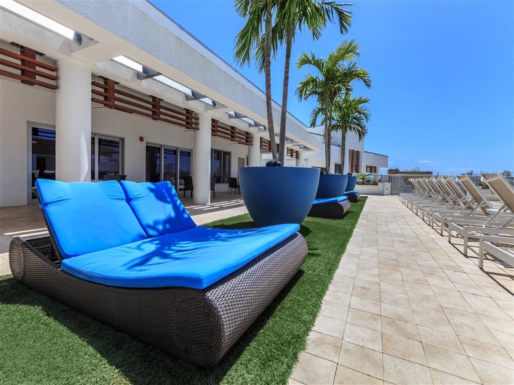 Hermitage_Apartments_Pool_9_Saint_Petersburg_FL