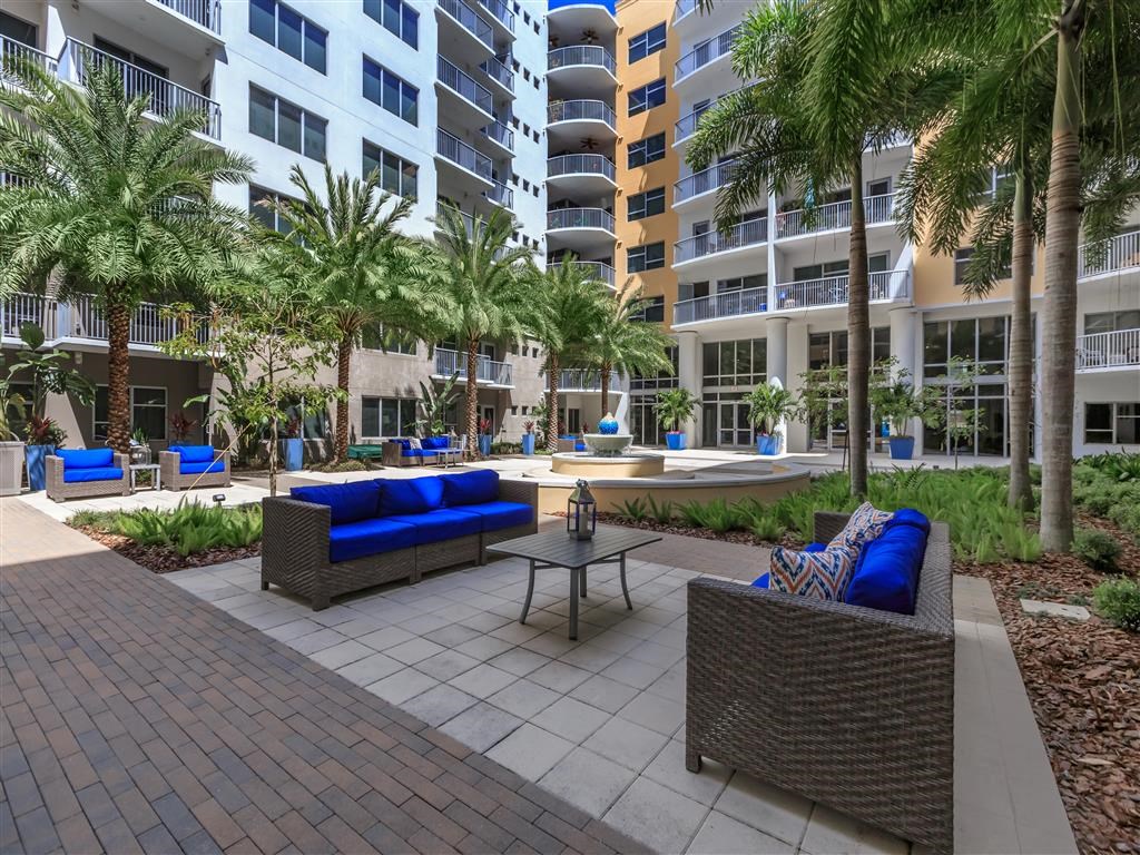 Hermitage_Apartments_Exterior_2_Saint_Petersburg_FL